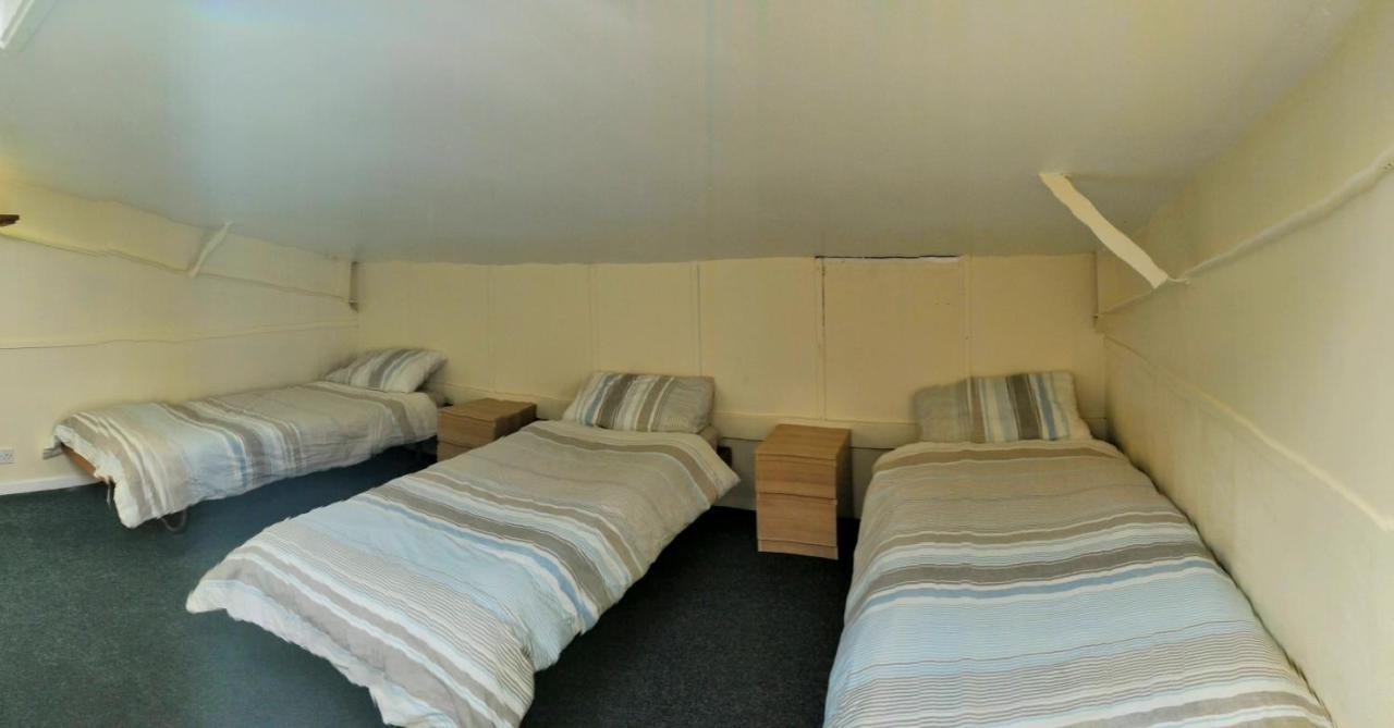 Y Doc At World Horizons Community Hub Hostel ลาแนคลี ภายนอก รูปภาพ