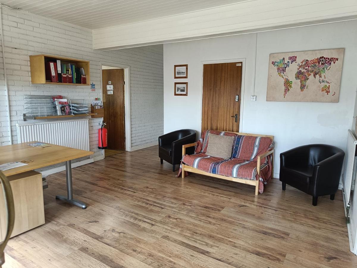Y Doc At World Horizons Community Hub Hostel ลาแนคลี ภายนอก รูปภาพ
